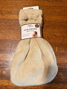 Well & Good Hair Drying Mitts in Beige NEW